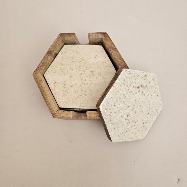 25131 Ξύλινα Σουβέρ 4 Τεμαχίων Μπεζ 13.5x13.5x5cm