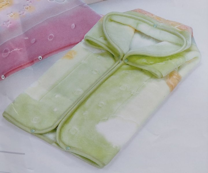 549 Baby Sac Gold 80x90cm Green Belpla 85% Acrylic 15% Polyester