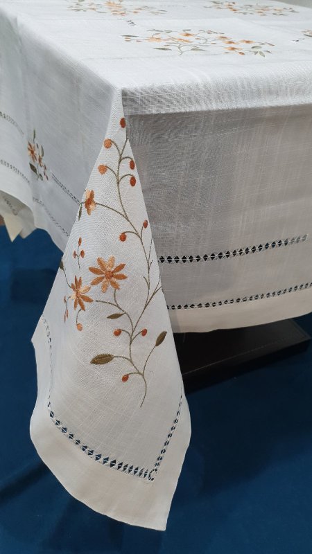 GFX68632 Τραπεζοκαρέ με Κοφτό Κέντημα 130x130cm