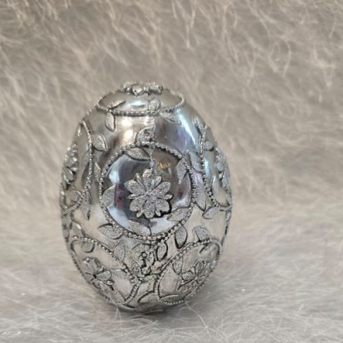 Ασημί Μεταλλικά Αυγά με Ανάγλυφα Σχέδια 9x8εκ